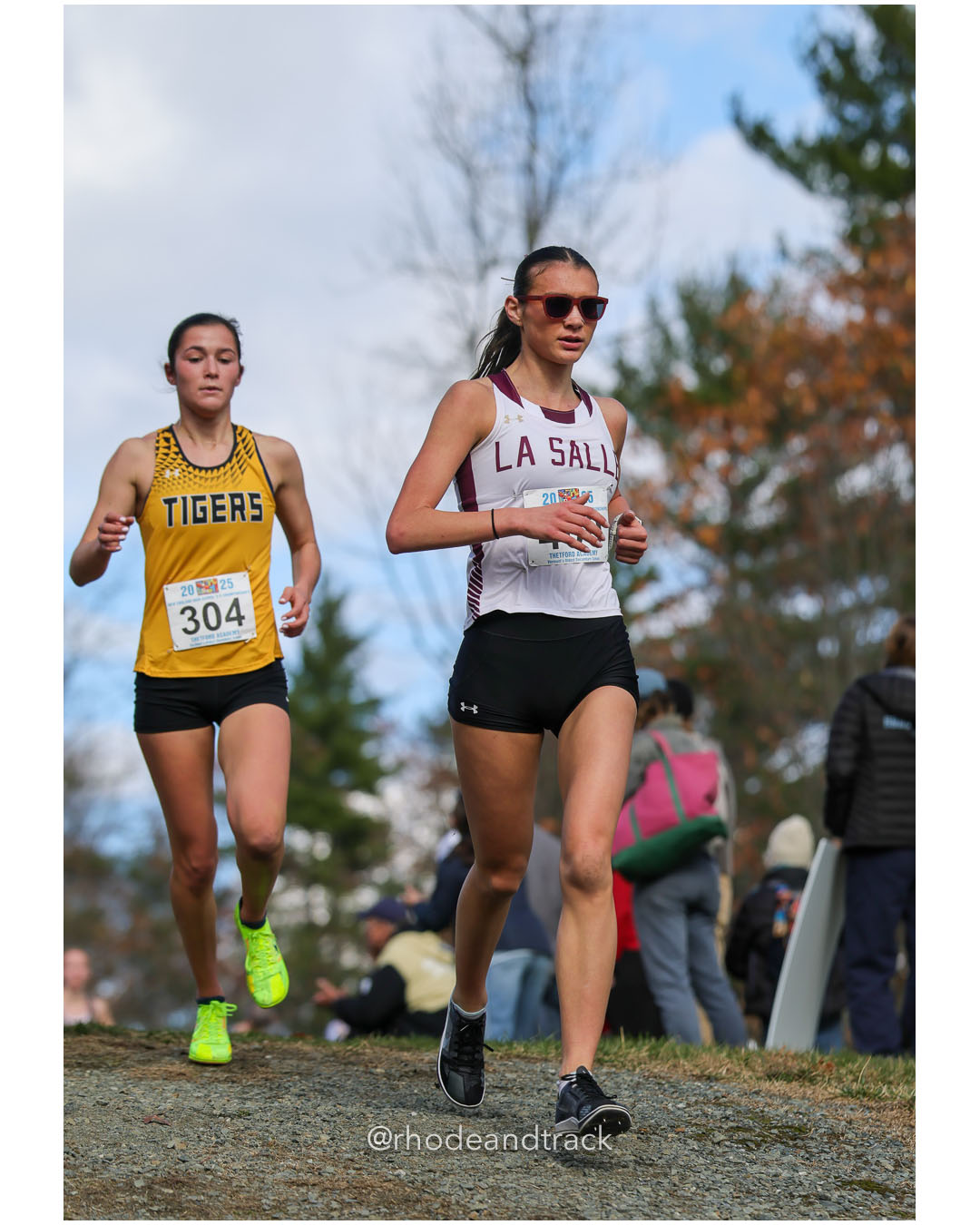 Annecy Vlieks, Daniel Hand High School, P25, 19:49.81 - New England Cross Country State Championship - Thetford Vt - November 8, 2025 File: ./dir-1-Girls-Championship/251108-2025-New England-Cross-Country-Championships-Thetford-VT-55-296A1304.jpg Annecy Vlieks, Daniel Hand High School, P25, 19:49.81 - New England Cross Country State Championship - Thetford Vt - November 8, 2025 – 202…
